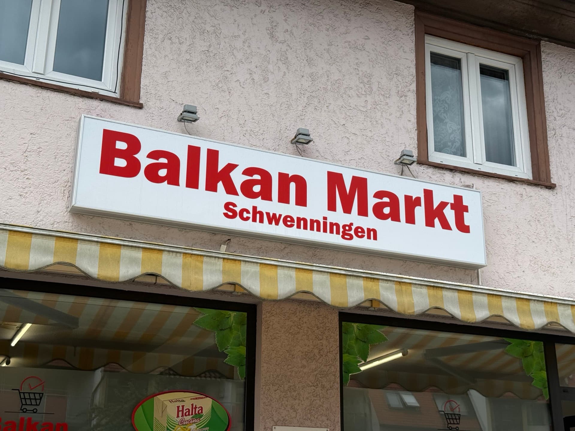 Balkan Markt Außenansicht